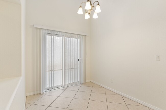 Building Photo - 7268 Vinca Rd