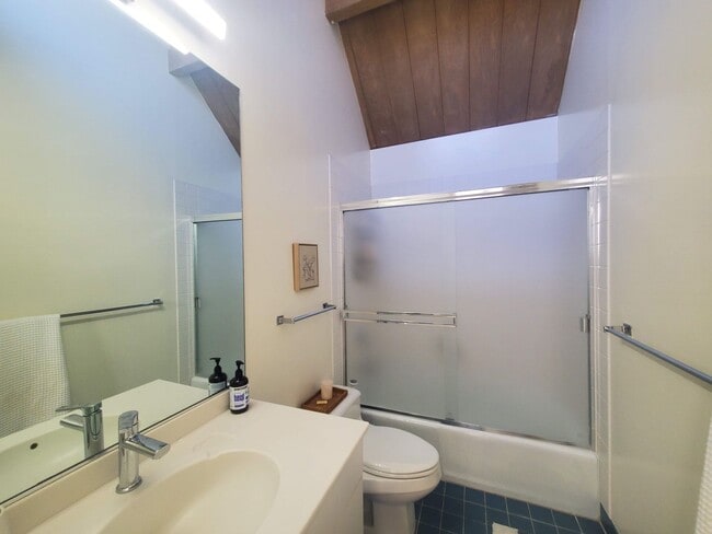 Building Photo - 2133 Filbert St