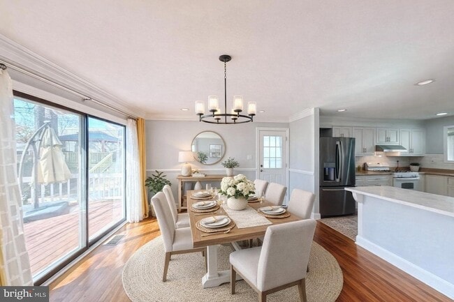 Building Photo - 1012 Loxford Terrace