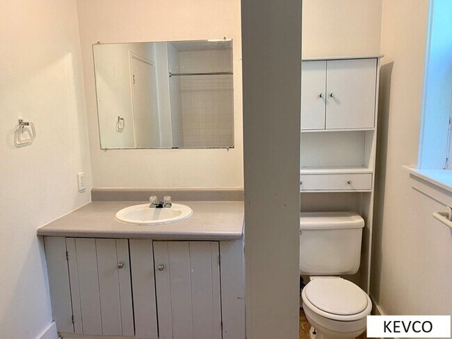 Building Photo - 411 Garfield St