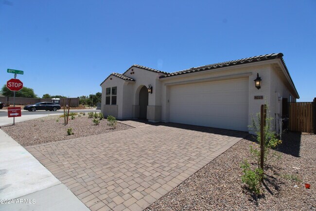 Building Photo - 8725 W Medlock Dr