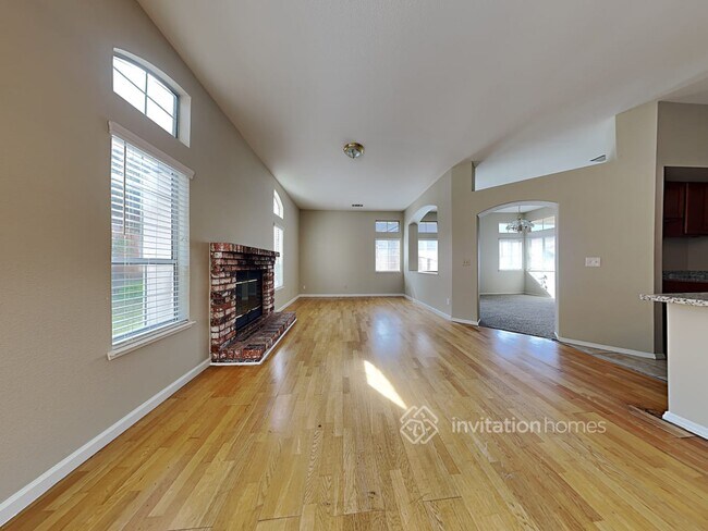 Building Photo - 1015 Linda Vista Way