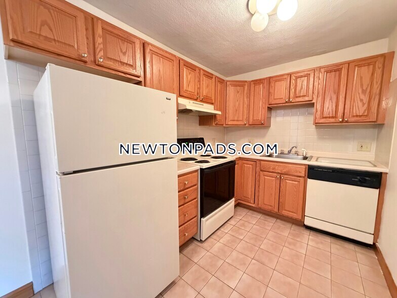 Building Photo - 282 Grove St