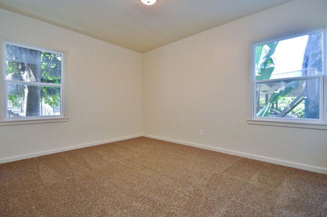 Building Photo - Cozy 2 Bedroom,1 Bath