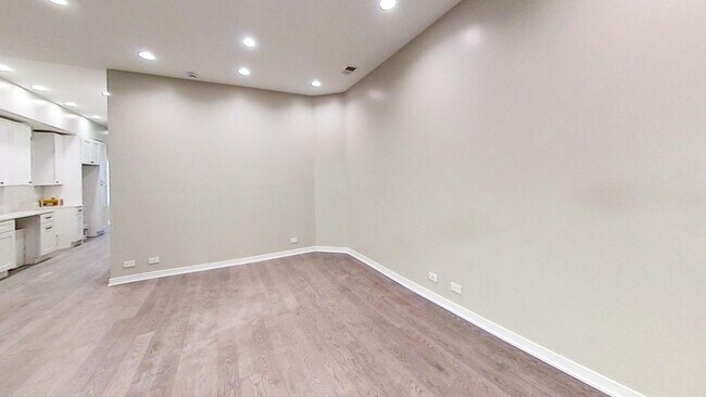 Building Photo - Just Rehabbed Top Floor River North One Be...