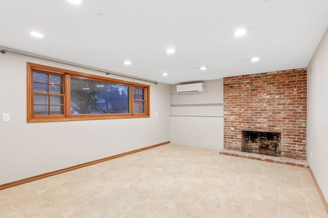 Building Photo - Charming Lake Oswego Home on Large Corner Lot – 3BR, 2.5BA + Bonus Room