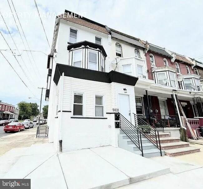 Building Photo - 5031 W Girard Ave