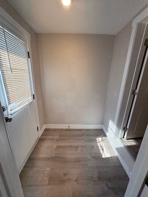 Building Photo - One-Bed Ground Floor Apartment - Edgewater...
