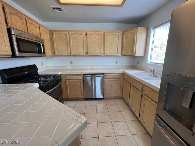 Building Photo - 8301 Boseck Dr