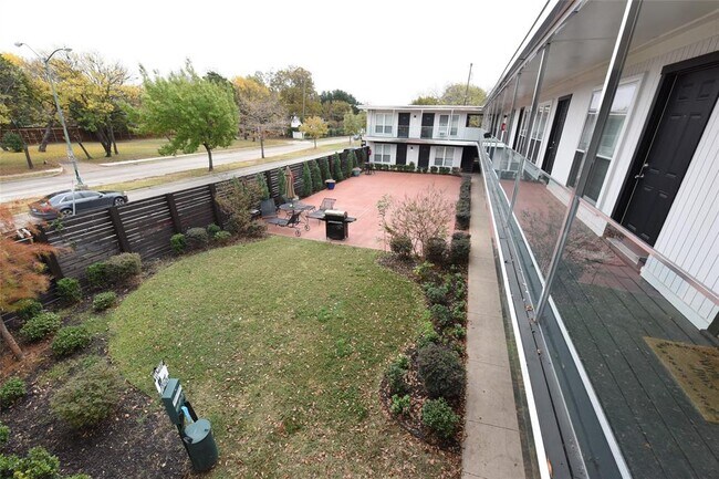 Building Photo - 5124 Live Oak St