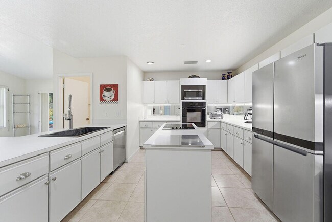 Building Photo - 5562 Reynolds Rd