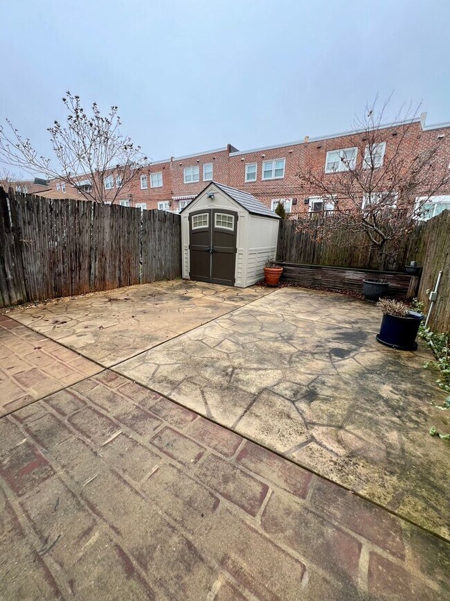 Building Photo - 3-Bedroom Townhome in Parkwood with Finished Basement! Available NOW!