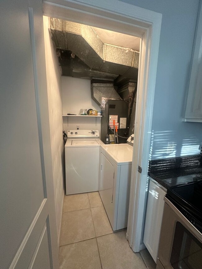 Building Photo - Centrally Located 2 BR Green Townhome with Fenced Patio