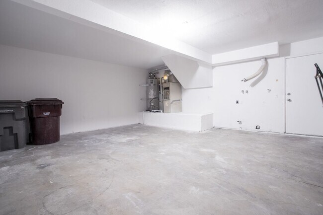 Building Photo - 32955 Canyon Vista Rd