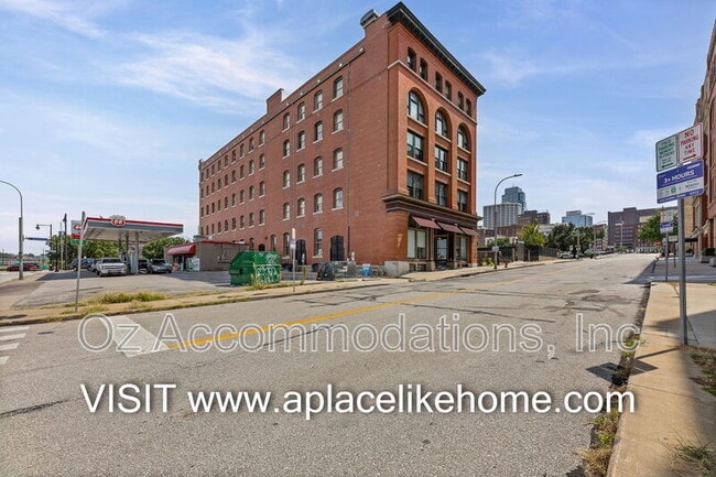 Building Photo - 609 Central St