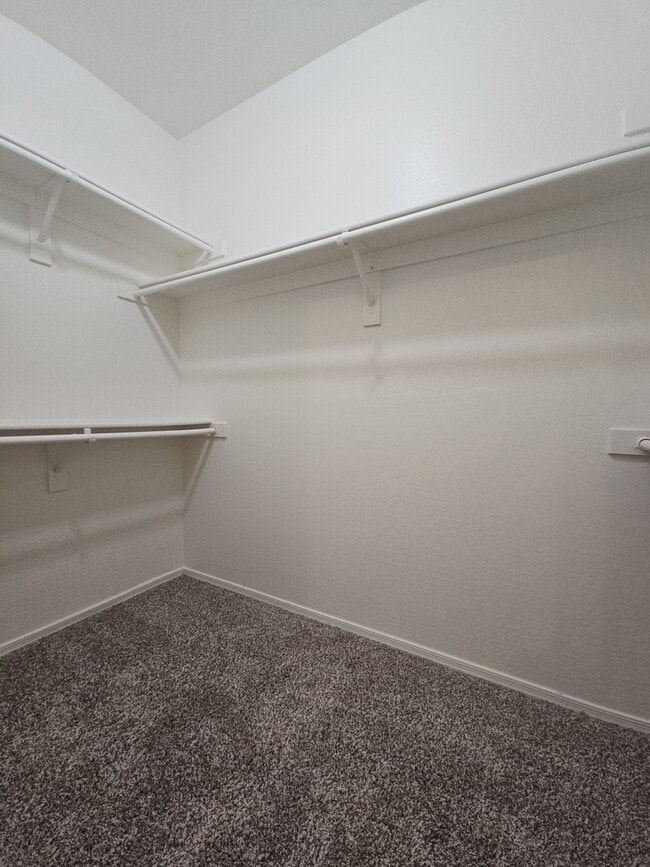 Building Photo - 2300 E Magma Rd