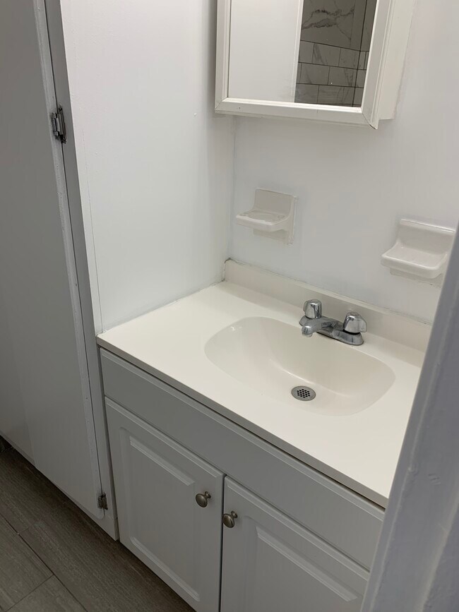 bath #1 sink - 3877 Herschel St