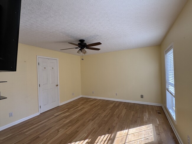 Building Photo - 126 Skiatook Way