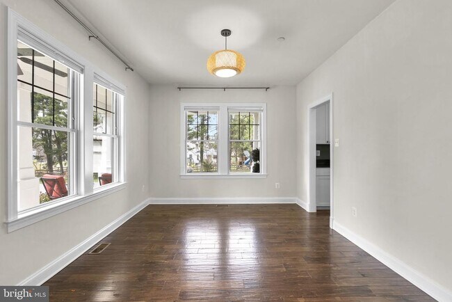 Building Photo - 17601 Crystal Spring Terrace