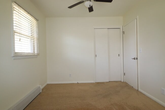 Building Photo - Charming 3 Bedroom Neenah Home with fenced yard