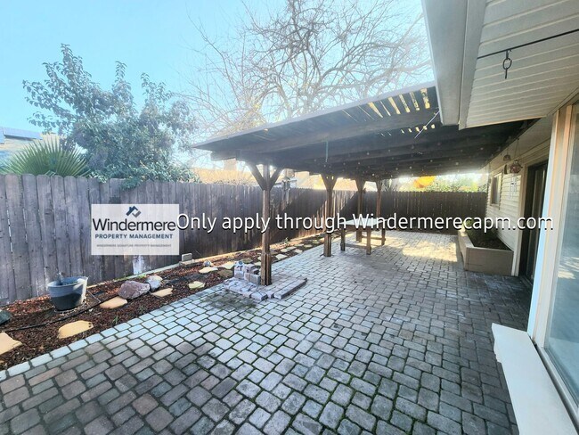 Building Photo - Foothill Farms Gem