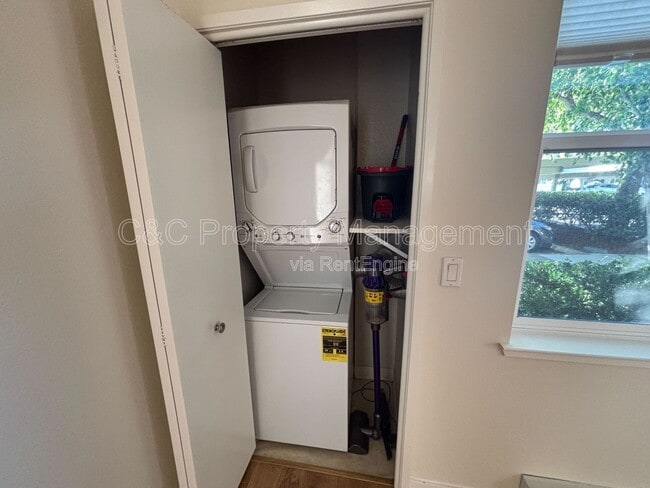 Building Photo - 75 Shoreline Ct