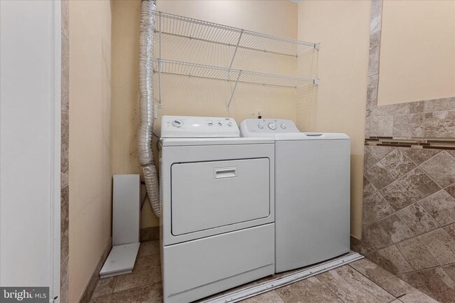 Building Photo - 2337 Glade Bank Way