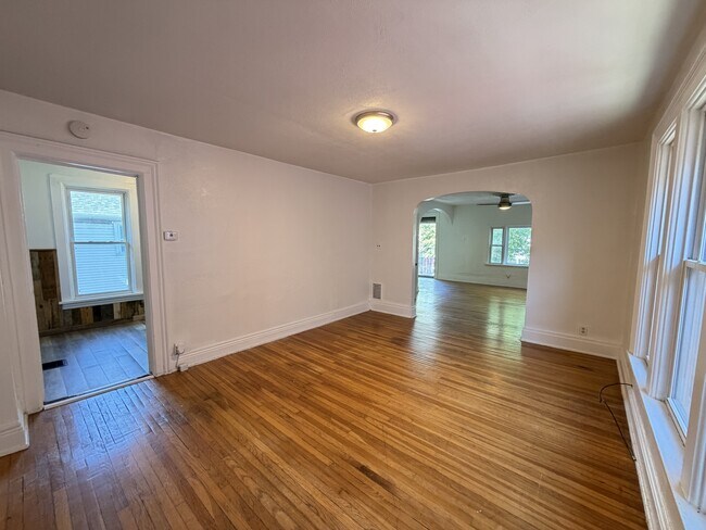 Building Photo - 364 Fargo Ave