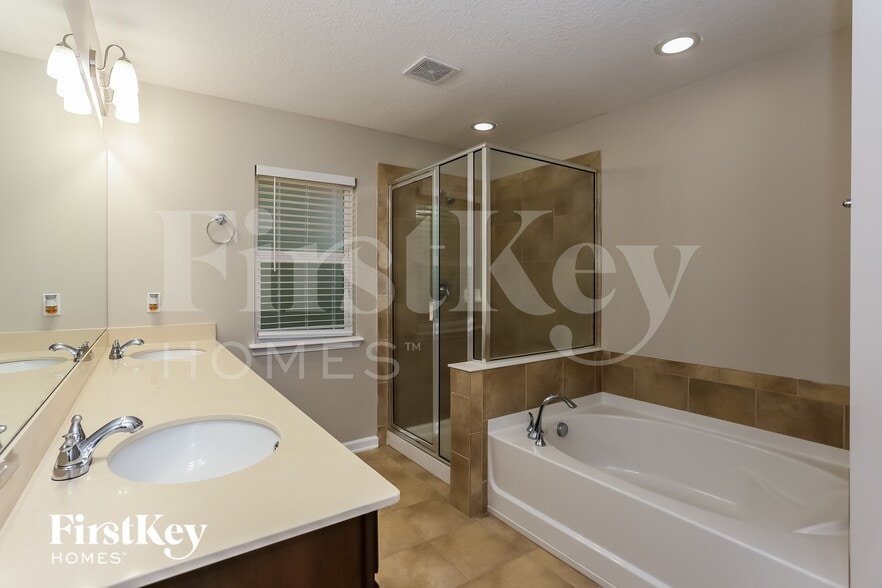 Building Photo - 86041 Aladdins Way