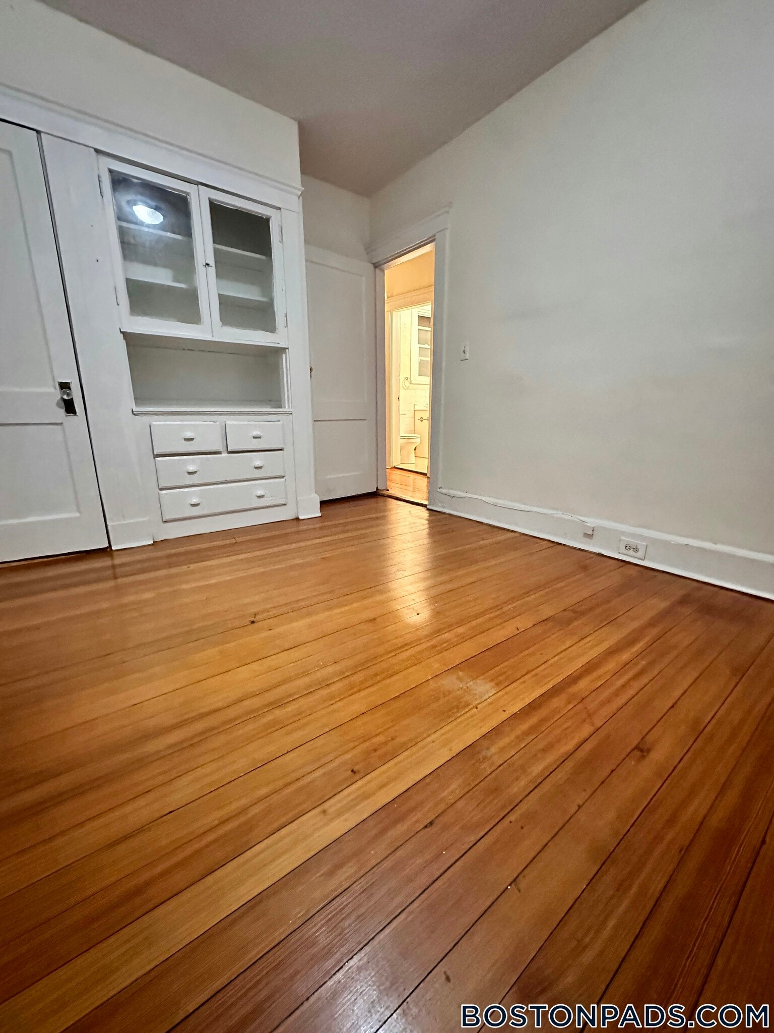 Building Photo - 15 Barrows St