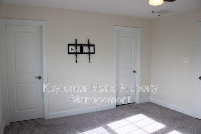 Building Photo - 2736 Pinebrook Rd