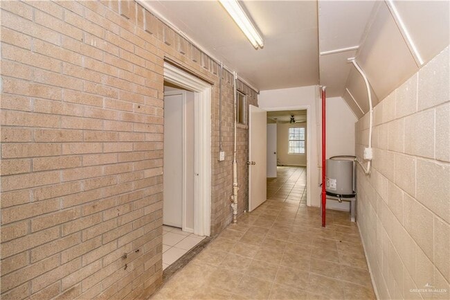 Building Photo - 21 E Saenz Ave