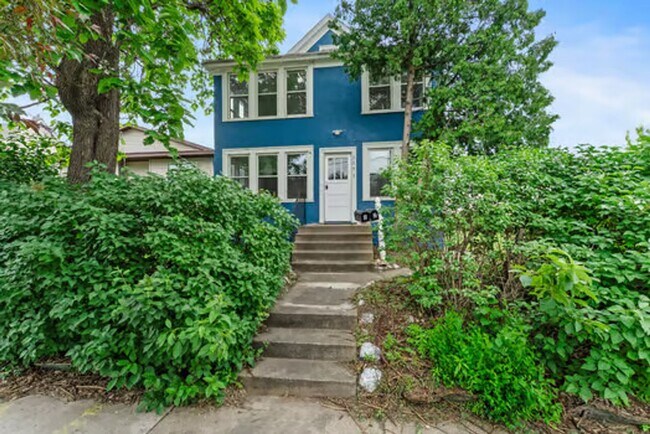 Building Photo - 3003 California St NE