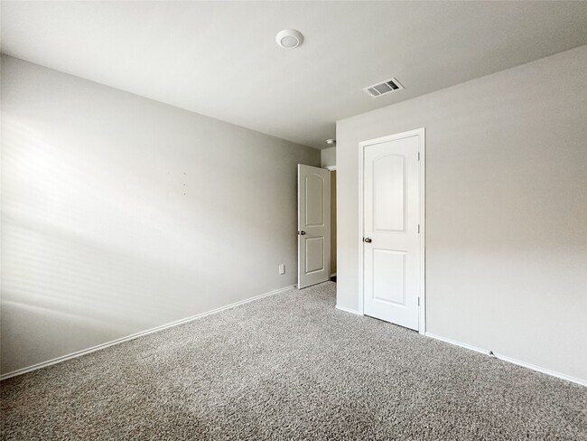 Building Photo - 40507 Birch Shadows Ct