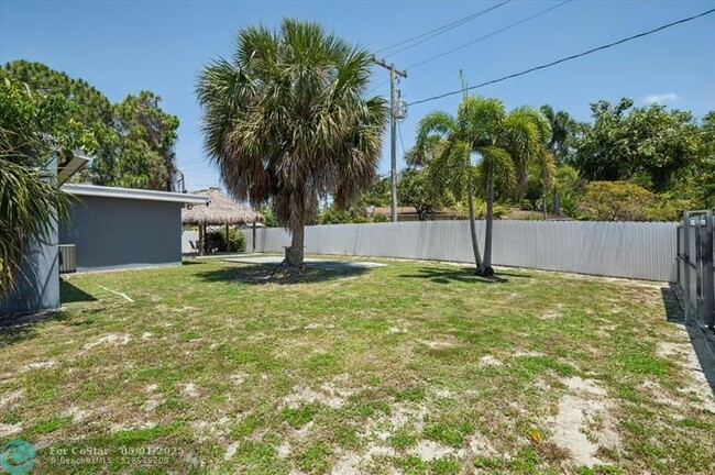 Building Photo - 1670 SW 22nd Ave