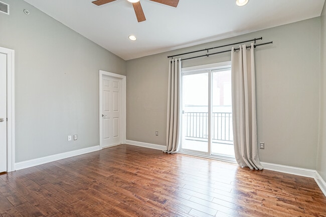 Building Photo - 6 Strawberry St