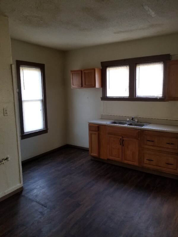 Building Photo - 261 Bellview St