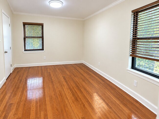 Building Photo - 317 3rd St NE