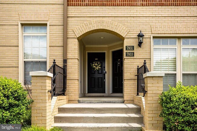 Building Photo - 7931 Crescent Park Dr