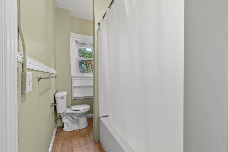 Building Photo - 912-914 Bank St