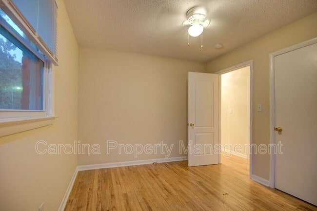 Building Photo - 421 E McLelland Ave