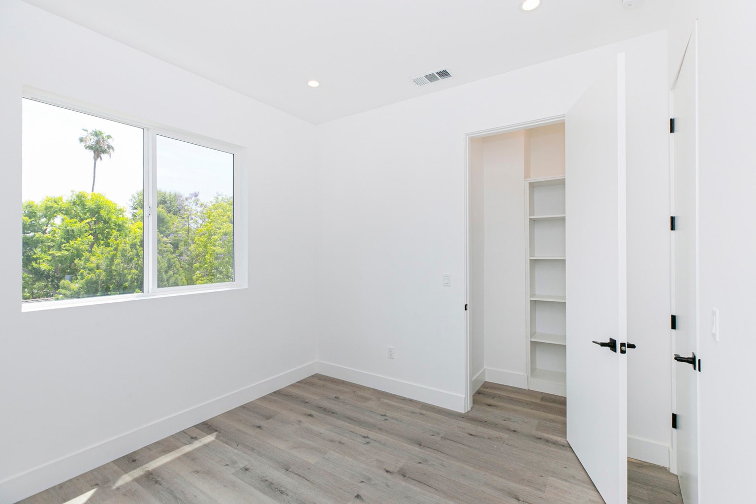 Building Photo - 10851 1/2 Otsego St