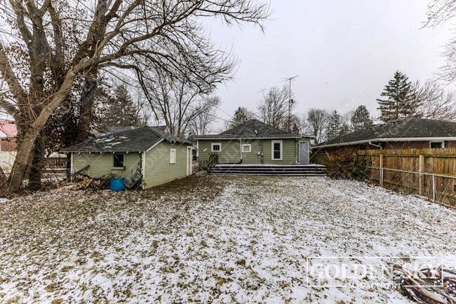 Building Photo - 409 S Celia Ave