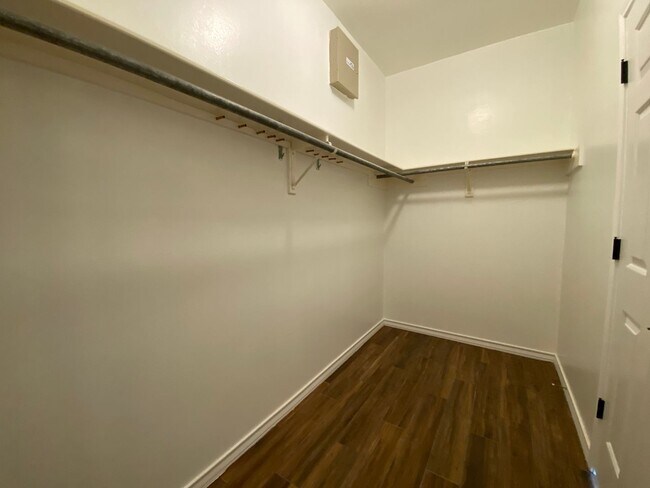 Building Photo - UPDATED 4 BEDROOM IN COQUINA BAY!