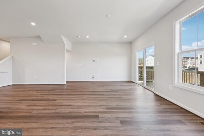 Building Photo - 8816 Selby Ct