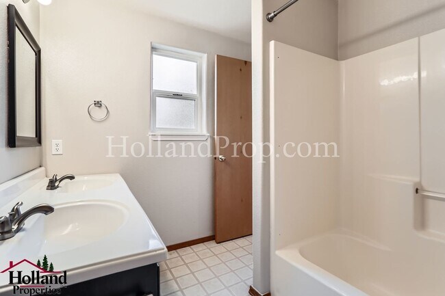 Building Photo - Wonderful 3 Bedroom Hillsboro Home!