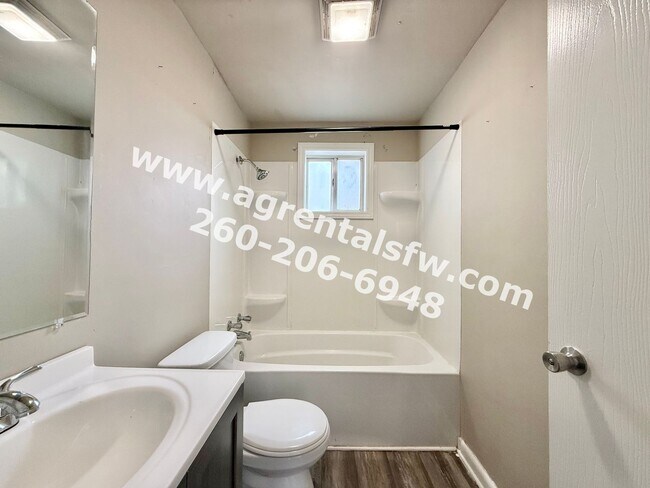 Building Photo - 4729 Northcrest Dr
