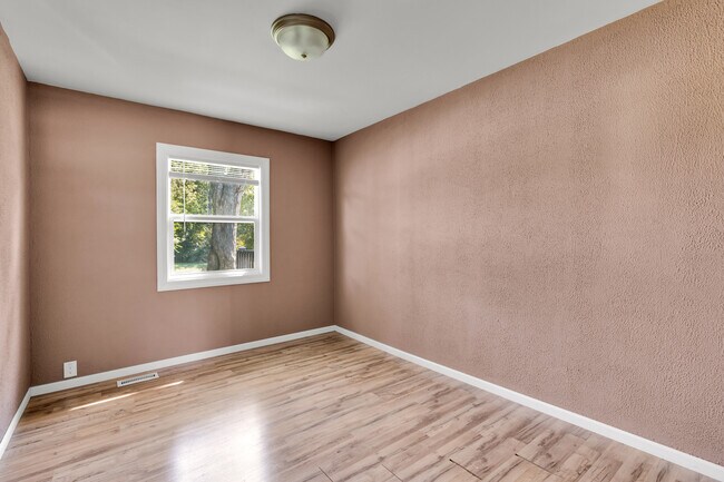 Building Photo - Donerail Way