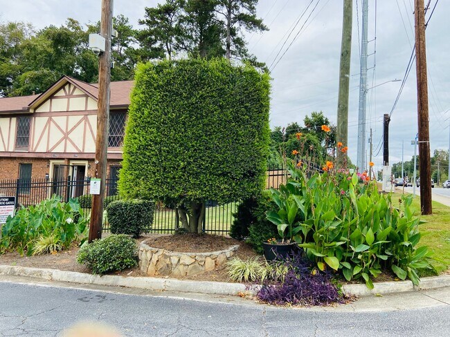 Building Photo - 3 bedrooms /2 bath Condo Available Now