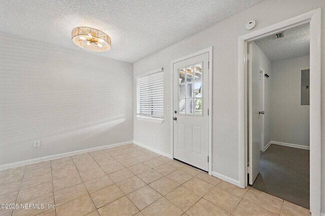 Building Photo - 2505 Waters Edge Dr